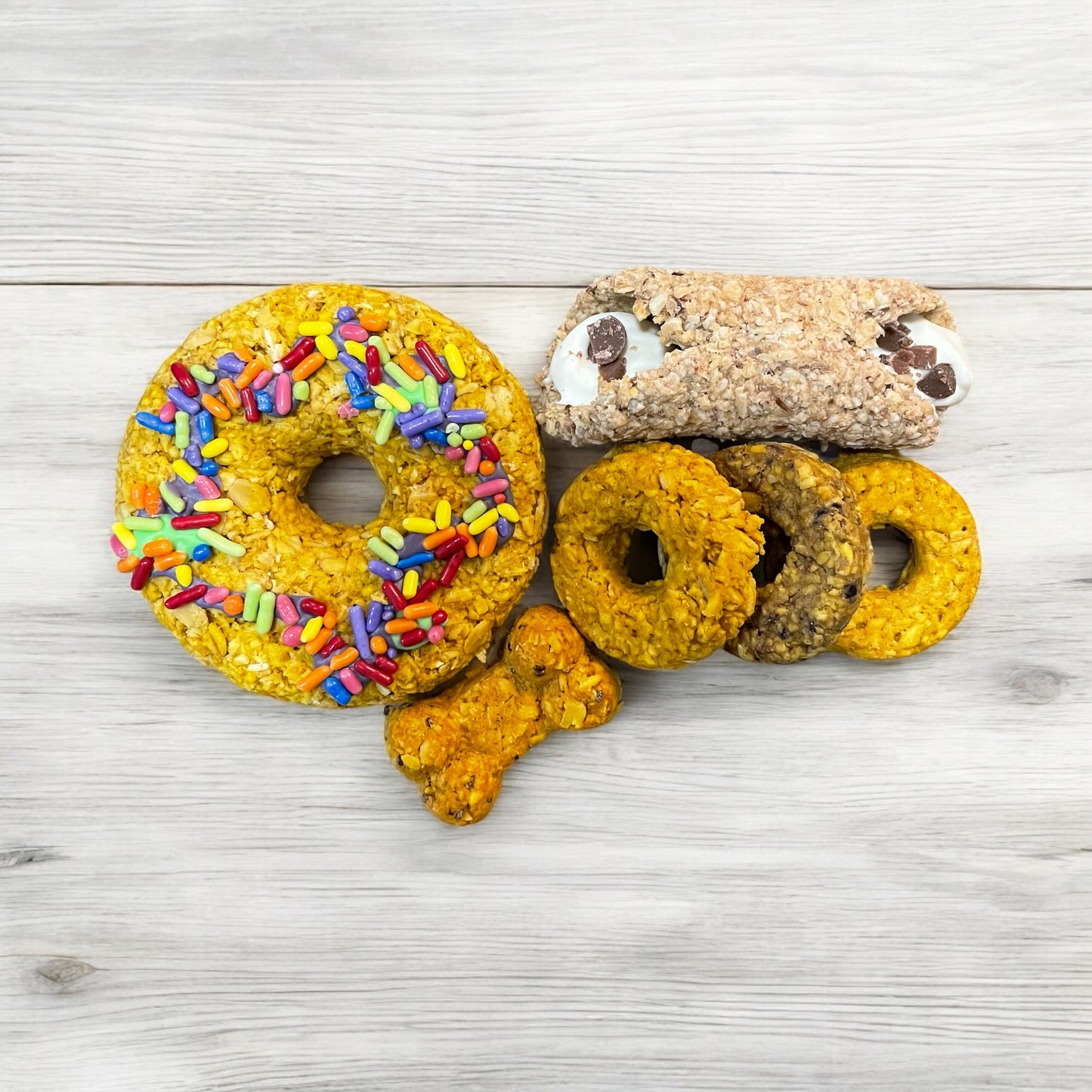 barkuterie box for dogs, cannoli treat box